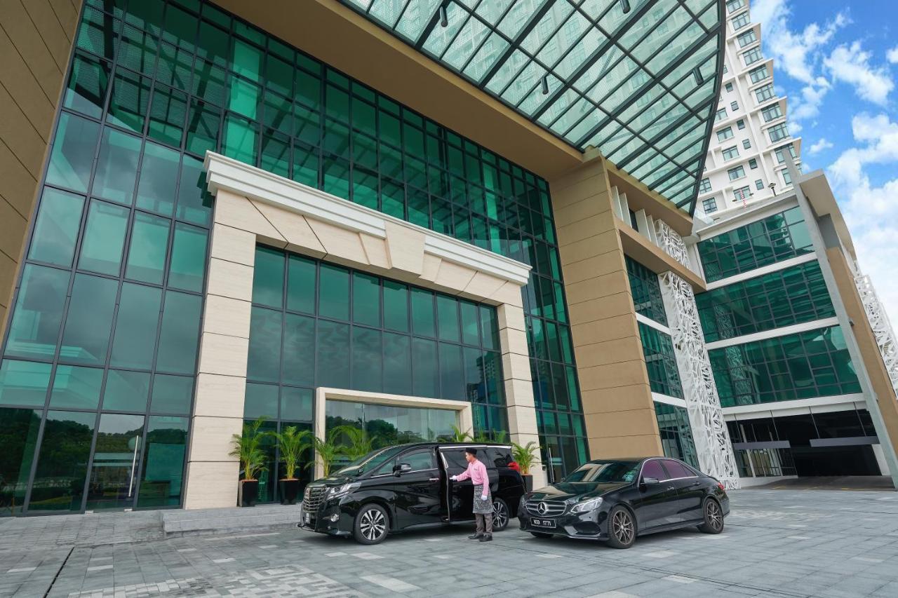 Mercure Living Putrajaya Exterior photo The hotel's entrance