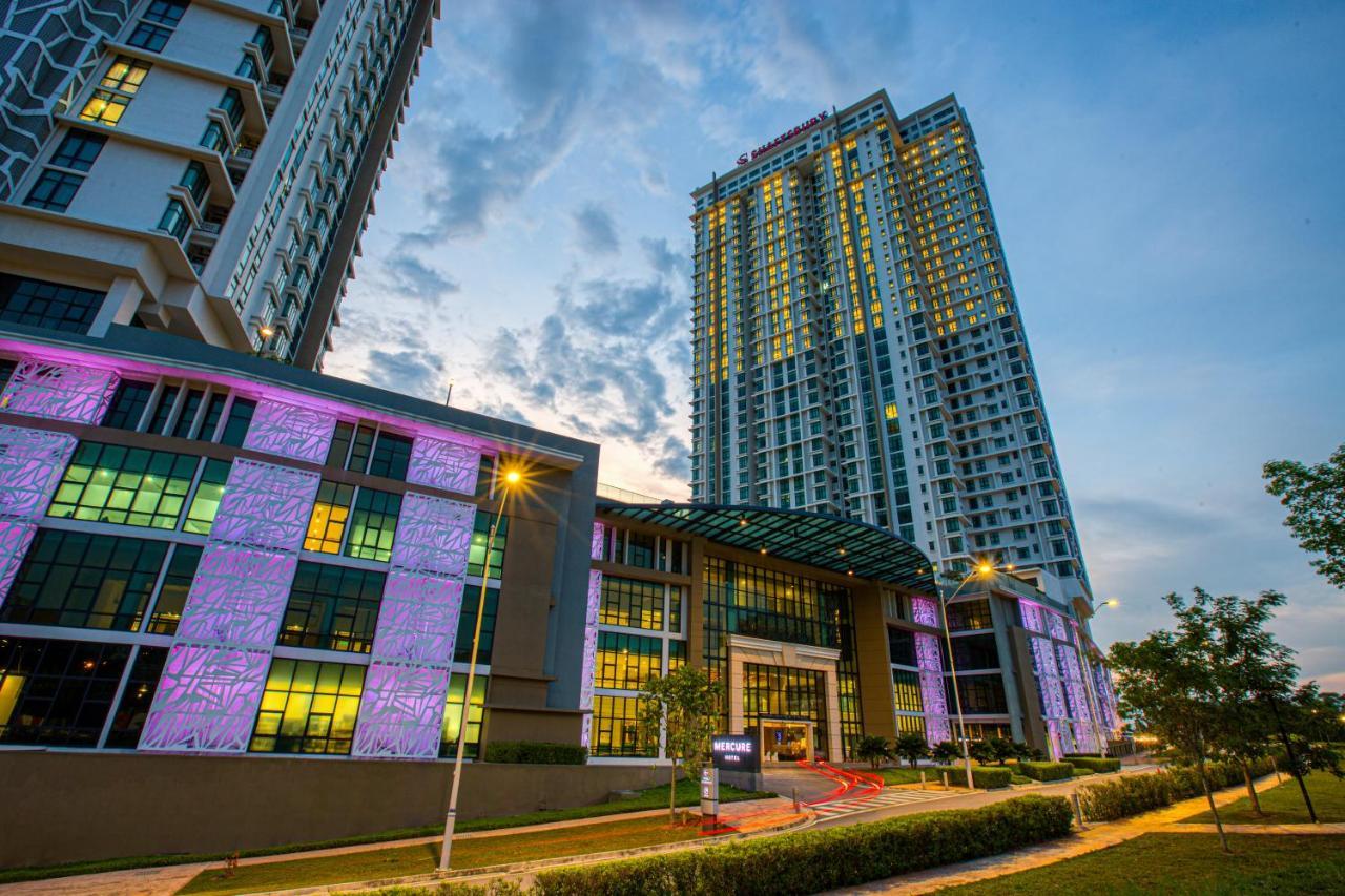 Mercure Living Putrajaya Exterior photo The light and sound show at the main entrance of the complex