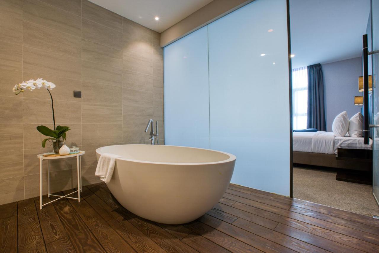 Mercure Living Putrajaya Exterior photo Bathroom