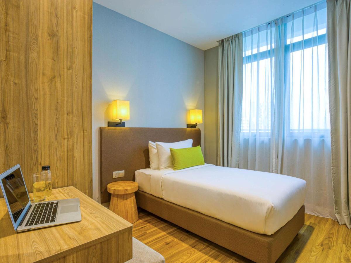 Mercure Living Putrajaya Exterior photo A single room at the hotel