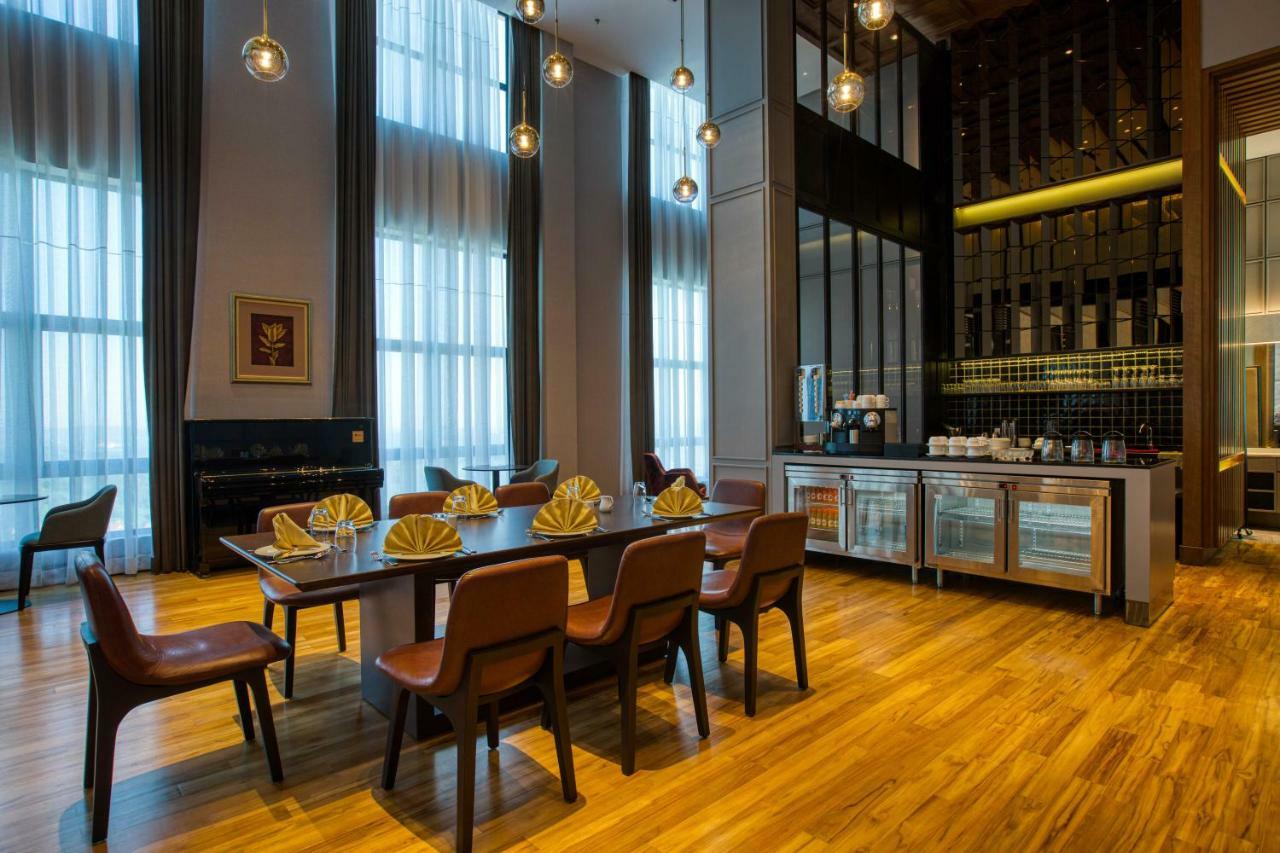 Mercure Living Putrajaya Exterior photo The Royal Wing Suites and Spa